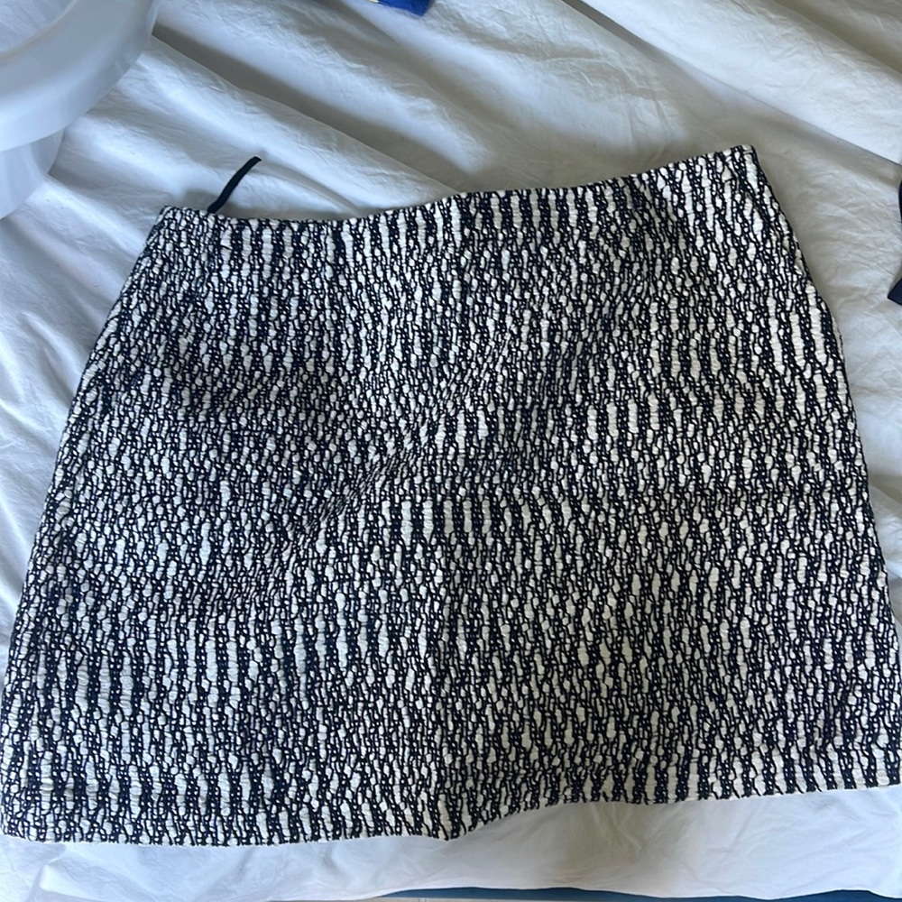 Tory Burch white and black knit skirt